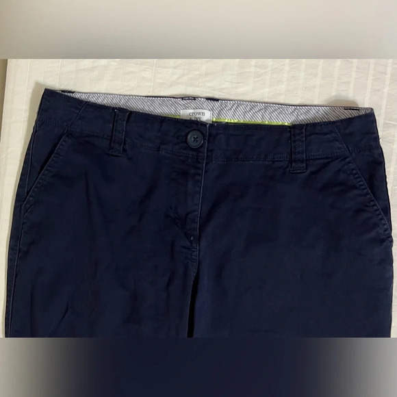 Crown and ivy navy Capri pants. Size 6 - Picture 5 of 11